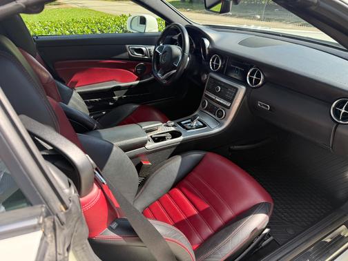 2017 Mercedes-Benz SLC 300 Base