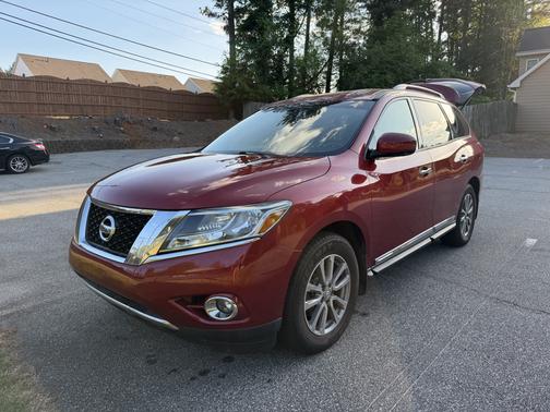 Red 2015 Nissan Pathfinder SL