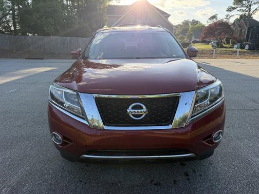 Red 2015 Nissan Pathfinder SL