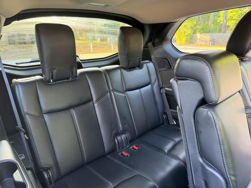 Red 2015 Nissan Pathfinder SL