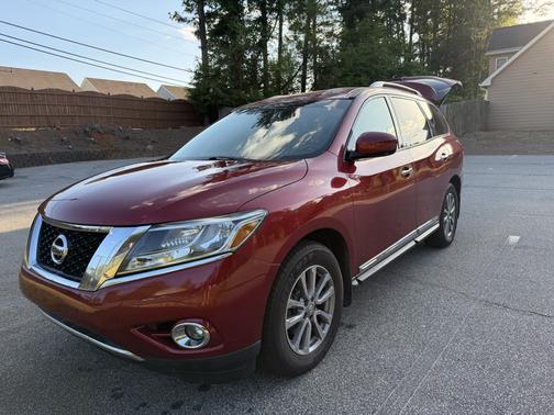 Red 2015 Nissan Pathfinder SL