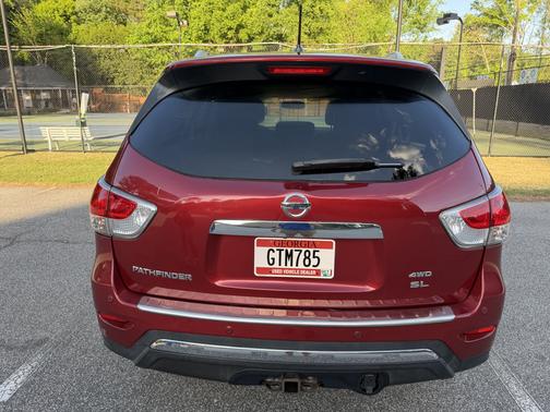 Red 2015 Nissan Pathfinder SL
