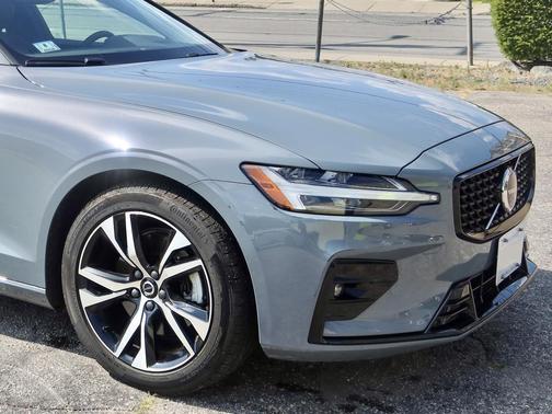 Gray 2024 Volvo S60 B5 Core Dark Theme