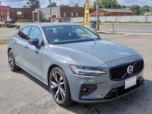 Gray 2024 Volvo S60 B5 Core Dark Theme
