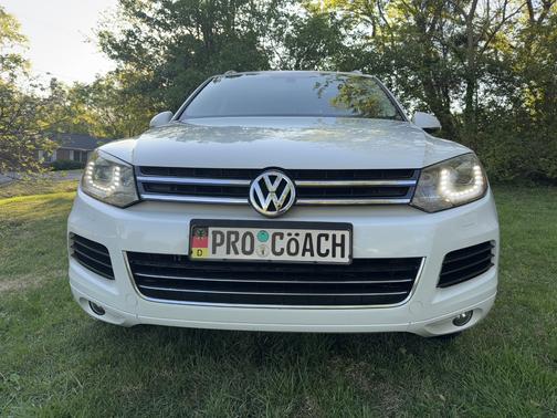 White 2012 Volkswagen Touareg TDI Executive