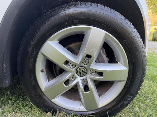 White 2012 Volkswagen Touareg TDI Executive