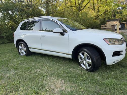 White 2012 Volkswagen Touareg TDI Executive