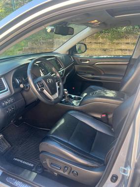 Silver 2014 Toyota Highlander Limited Platinum
