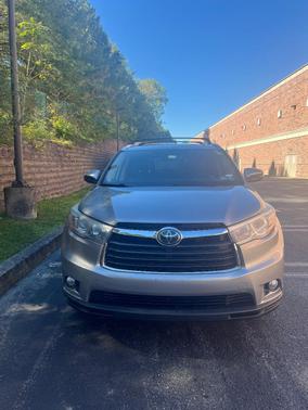 Silver 2014 Toyota Highlander Limited Platinum