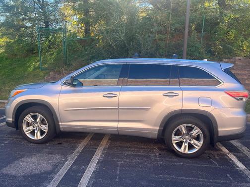 Silver 2014 Toyota Highlander Limited Platinum