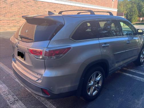 Silver 2014 Toyota Highlander Limited Platinum