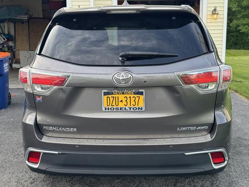 Gray 2016 Toyota Highlander Limited Platinum