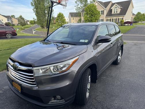 Gray 2016 Toyota Highlander Limited Platinum