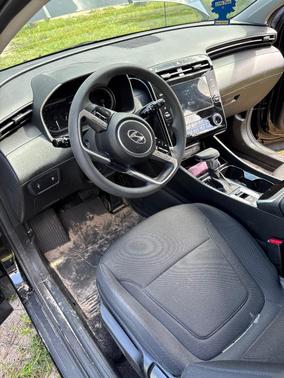 Black 2024 Hyundai TUCSON SE