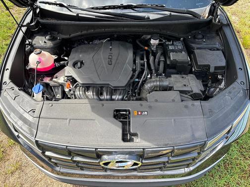Black 2024 Hyundai TUCSON SE
