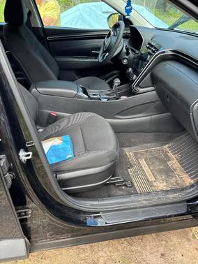 Black 2024 Hyundai TUCSON SE