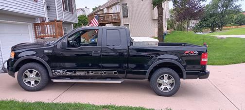 Black 2005 Ford F-150 STX SuperCab