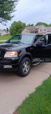Black 2005 Ford F-150 STX SuperCab