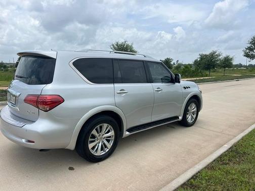 Silver 2017 INFINITI QX80 Base