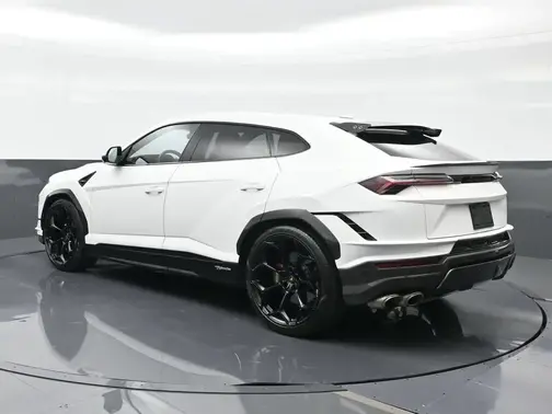 White 2023 Lamborghini Urus Performante