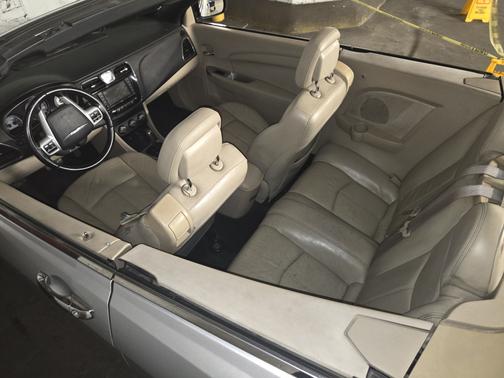 2011 Chrysler 200 Limited