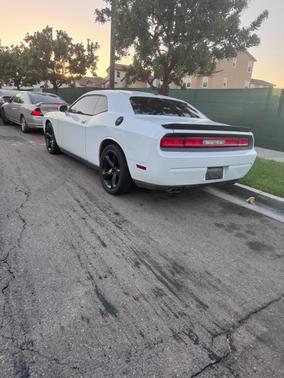 White 2013 Dodge Challenger SXT