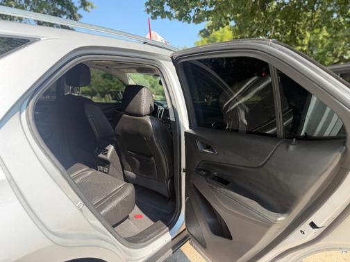 Silver 2018 Chevrolet Equinox Premier w/1LZ