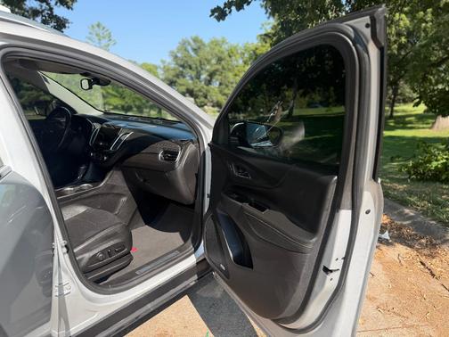 Silver 2018 Chevrolet Equinox Premier w/1LZ