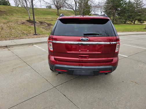 Red 2015 Ford Explorer Limited
