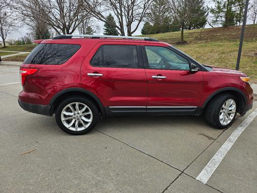 Red 2015 Ford Explorer Limited