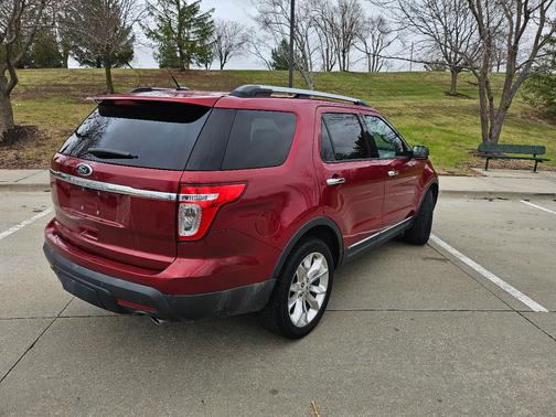 Red 2015 Ford Explorer Limited