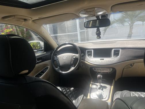 Silver 2009 Hyundai Genesis 4.6