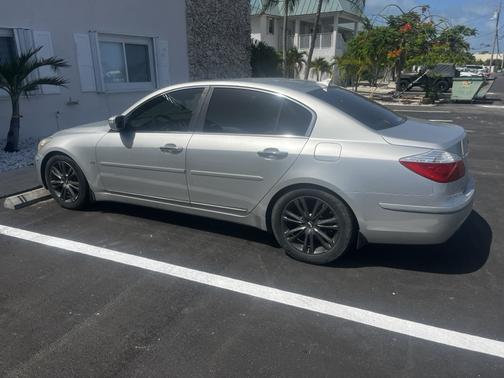 Silver 2009 Hyundai Genesis 4.6