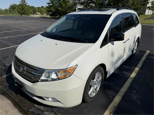 White 2013 Honda Odyssey Touring