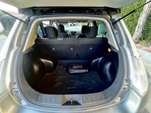 Gray 2016 Nissan Leaf S
