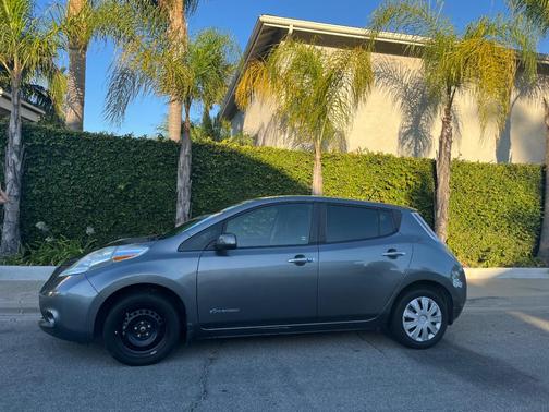 Gray 2016 Nissan Leaf S