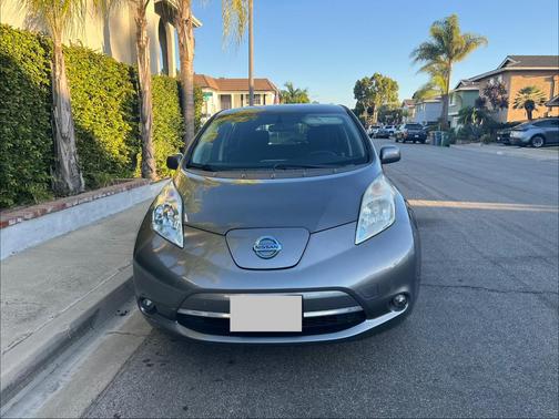 Gray 2016 Nissan Leaf S