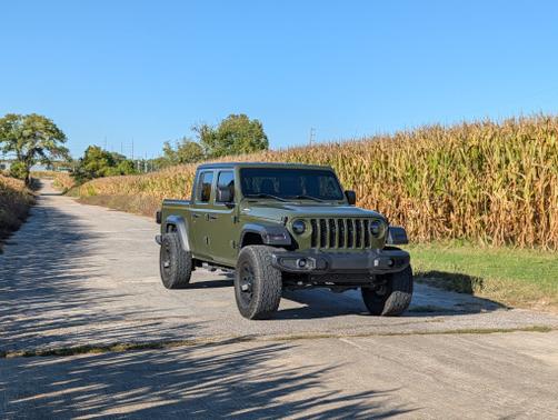 2023 Jeep Gladiator Sport S 