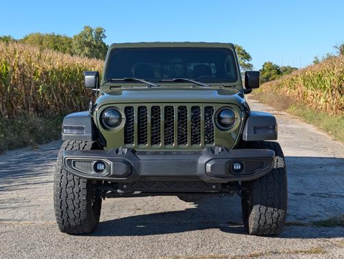 2023 Jeep Gladiator Sport S 