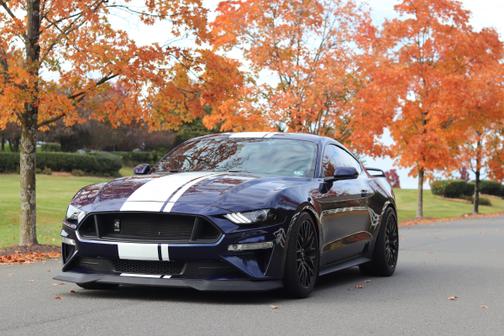 Photo 1 of 9 of 2019 Ford Mustang GT Premium