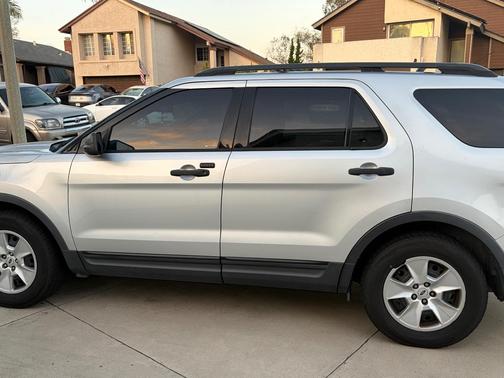 Silver 2014 Ford Explorer Base