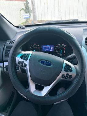 Silver 2014 Ford Explorer Base
