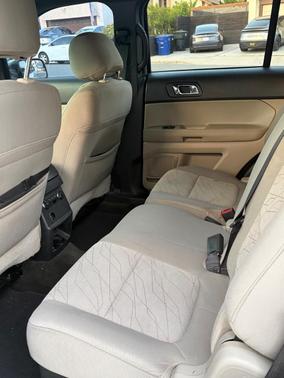 Silver 2014 Ford Explorer Base
