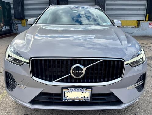 2022 Volvo XC60 B5 Momentum