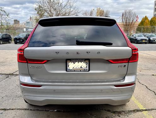 2022 Volvo XC60 B5 Momentum