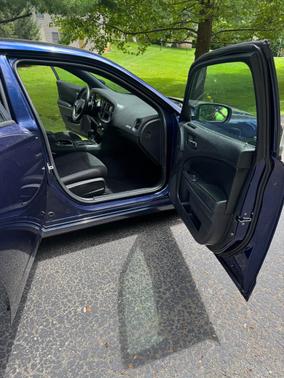 Blue 2013 Dodge Charger SE