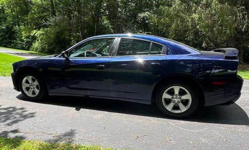 Blue 2013 Dodge Charger SE