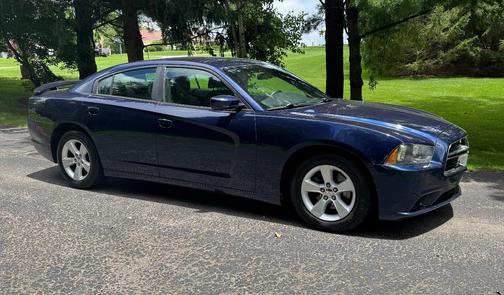 Blue 2013 Dodge Charger SE