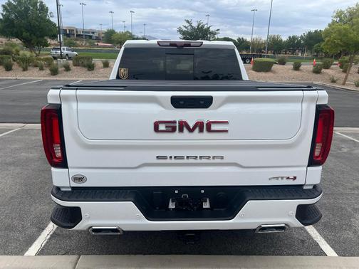 White 2024 GMC Sierra 1500 AT4