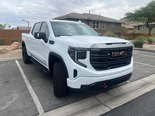 White 2024 GMC Sierra 1500 AT4